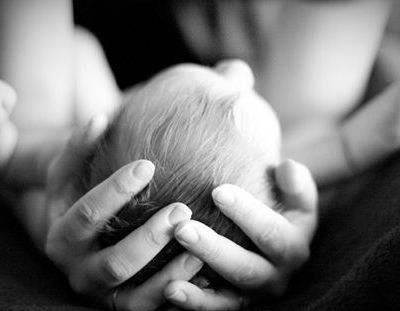 33χρονη με νανισμό, έκανε 15 χειρουργεία, ψήλωσε 40 πόντους και κατάφερε να γεννήσει ένα υγιέστατο μωρό με εξωσωματική!