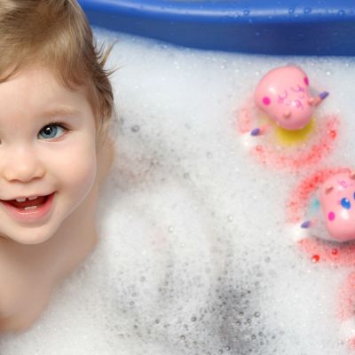 Μωρό και μπάνιο: Παιχνίδια στη μπανιέρα!