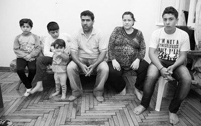 Η συγκλονιστική ιστορία, μίας πολύτεκνης οικογένειας προσφύγων που ζει σήμερα σε ένα δυάρι στην Αχαρνών