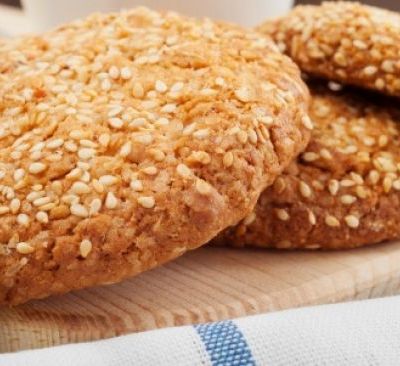 Συνταγή για τραγανά κουλουράκια με σουσάμι!