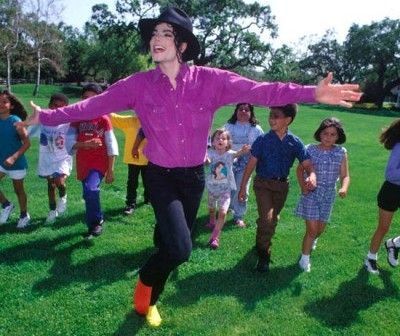 Μάικλ Τζάκσον: Εθισμένος στο παιδικό πορνό, είχε εξαγοράσει 17 κατηγορίες για παιδεραστία (εικόνες)