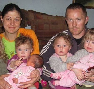 Γέννησε 6 κορίτσια μέσα σε 3 χρόνια (φωτογραφίες)