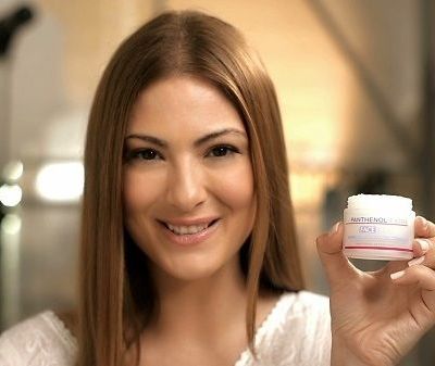 Ενθουσιασμένη με την αγνότητα και την αποτελεσματικότητα της Panthenol Extra, η Δέσποινα Καμπούρη