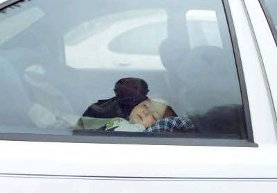 Απίστευτο: Στην Αμερική έβγαλαν μέχρι και οδηγίες για να μη ξεχνούν οι γονείς τα παιδιά τους στο αυτοκίνητο