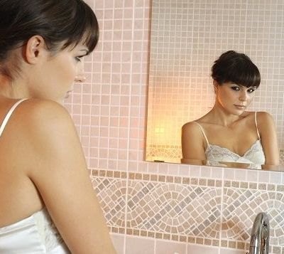 Θάνος Ασκητής: «Οφείλει μια γυναίκα να διεκδικεί τον ρόλο της ως αντικείμενο πόθου;»