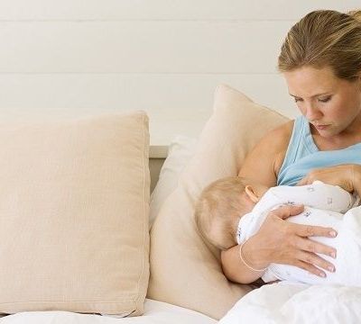 «Πώς πρέπει να τρέφομαι τώρα που θηλάζω το μωρό μου;» από τη διατροφολόγο Ευσταθία Παπαδά