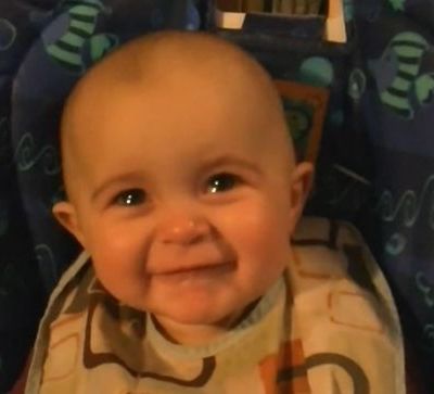 Οταν ένα μωρό δακρύζει με το τραγούδι της μαμάς του (βίντεο)