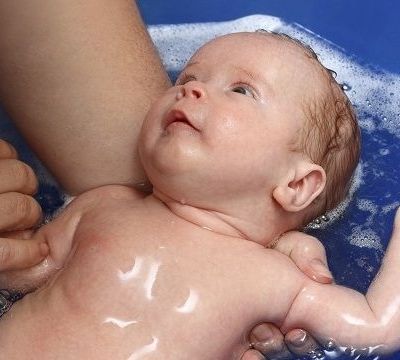 Ποια είναι η κατάλληλη θερμοκρασία για να κάνουμε μπάνιο το μωράκι μας;