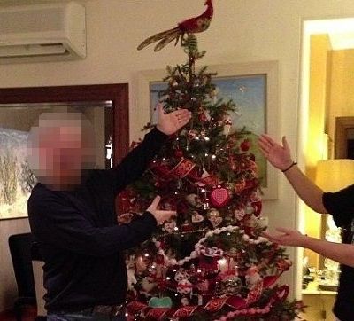 Αγαπημένος ηθοποιός, μας παρουσιάζει περήφανος το δέντρο που στόλισε μαζί με τον γιο του! (φωτογραφίες)