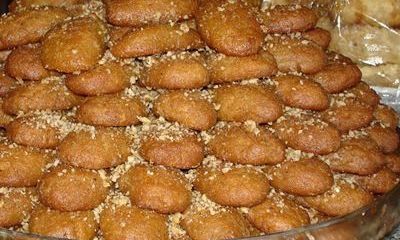 Συνταγή για πεντανόστιμα σιροπένια μελομακάρονα μπουκίτσες!