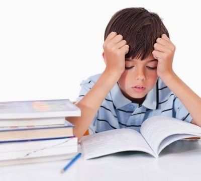 Η «πλάνη» των καλών βαθμών. Πρέπει τελικά να επιμένουμε τόσο πολύ και να πιέζουμε τα παιδιά μας;