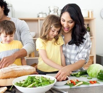 Κάνει τα παιδιά να νηστεύουν; Από τη διατροφολόγο Ευσταθία Παπαδά