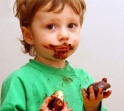 Πώς βγαίνει ο λεκές από σοκολάτα;