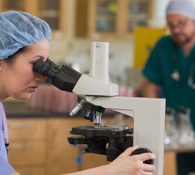 Ολα όσα πρέπει να γνωρίζουμε για τον κορονοϊό Mers. Από την παιδίατρο Μαριαλένα Κυριακάκου