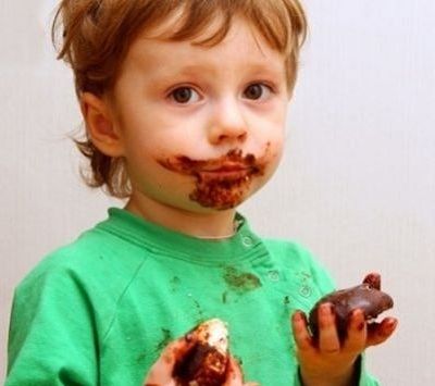 Το παιδί μου λερώθηκε με παγωτό σοκολάτα! Πώς βγαίνει ο λεκές;