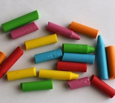 Το παιδί μου λέρωσε τα ρούχα του με κηρομπογιές. Πώς θα βγει ο λεκές;