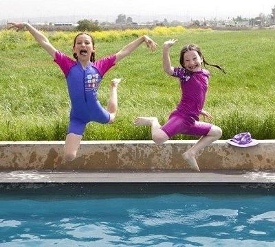 Αντηλιακά μαγιό! Κρατάμε τον ήλιο μακριά από το δερματάκι των παιδιών μας!