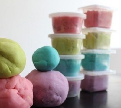 Το παιδί μου λέρωσε τα ρούχα του με πλαστελίνη! Φεύγει ο λεκές;