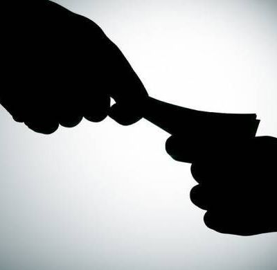 Απίστευτο! 14χρονη «έφαγε» 70.000 ευρώ από τους γονείς της κολλητής της