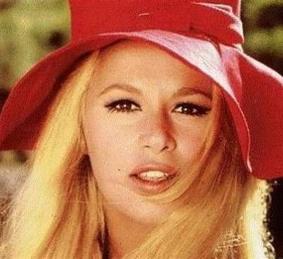 Δείτε την Αλίκη Βουγιουκλάκη πριν τις πλαστικές! (εικόνες)