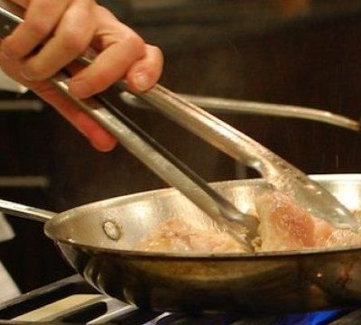 Το πιο αποτελεσματικό tip για να μην κολλά το φαγητό στο τηγάνι!
