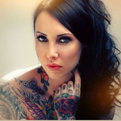 Δείτε πώς γίνονται τα τατουάζ όταν γερνάει το σώμα