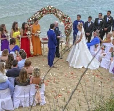 Ο μαγικός γάμος Έλληνα ποδοσφαιριστή σε παραλία της Κεφαλονιάς!