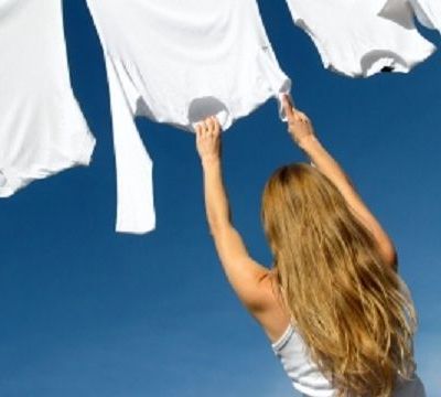 Ιδρώτας: Ένας δύσκολος λεκές που απασχολεί τις νέες μαμάδες. Διαβάστε τι πρέπει να κάνετε