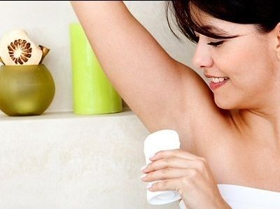 Δε θα πιστεύετε πώς φεύγει δια μαγείας ο λεκές από αποσμητικό!