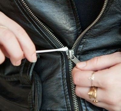 Δε θα πιστέψετε πώς φεύγει ένας λεκές από δερμάτινο μπουφάν!