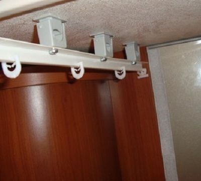 Έτσι θα εξαφανιστούν οι λεκέδες στον τοίχο και στο ταβάνι του μπάνιου!