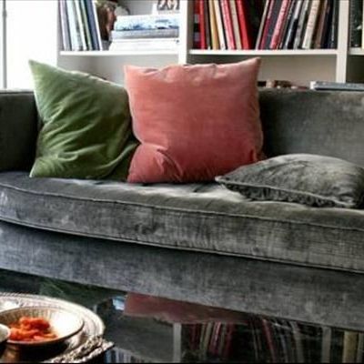 Κι όμως αυτό είναι το κόλπο για να εξαφανιστεί ο λεκές από αναψυκτικό στον καναπέ!