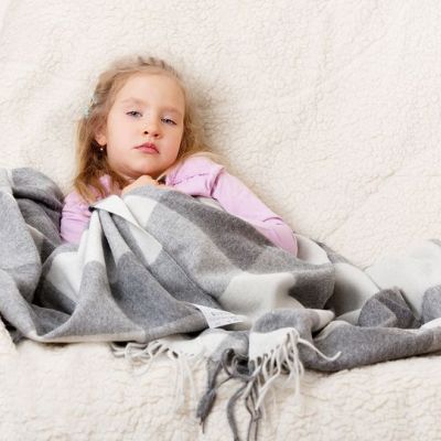 Γαστρεντερίτιδα στα παιδιά: Τι είναι, τι να προσέξετε και πώς θα αναρρώσει γρήγορα ένα παιδί