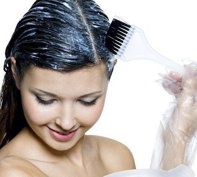 Βαφή μαλλιών στα αγαπημένα σας ρούχα; Έτσι θα την εξαφανίσετε!