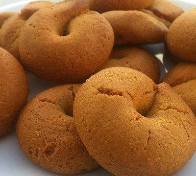 Συνταγή για αφράτα κουλουράκια κανέλας εύκολα και γρήγορα