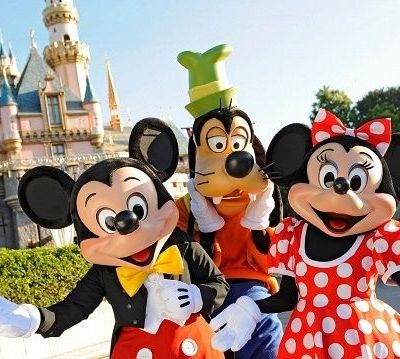 #PrayForParis: Κλειστή η Disneyland και τα μουσεία στο Παρίσι