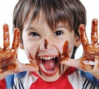 Πώς βγαίνει ο λεκές από σοκολάτα;