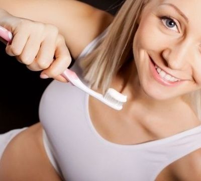 Εγκυμοσύνη και δόντια: Πώς θα έχετε υγιή δόντια χωρίς ουλίτιδα