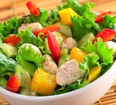 Απλά βήματα για να φτιάξετε μία πλήρη και υγιεινή σαλάτα