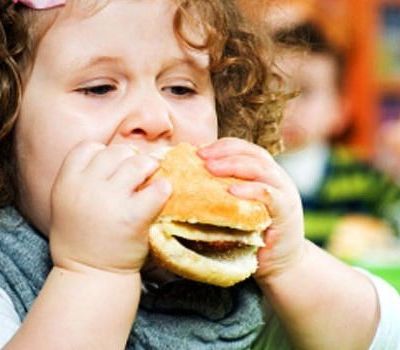 Παιδική παχυσαρκία: Πώς θα βοηθήσουμε τα παιδιά να αποκτήσουν υγιές σωματικό βάρος;