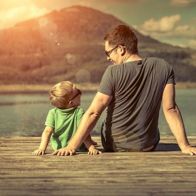 Αντιδράσεις μπαμπάδων με κόρες και μπαμπάδων με γιους!