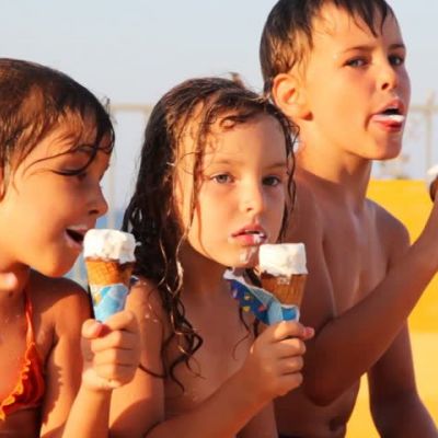 Πώς θα τηρήσουμε ένα υγιεινό πλάνο διατροφής για τα παιδιά το καλοκαίρι;