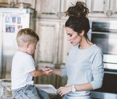 Αντί να μιλάτε με τα παιδιά σας, μήπως κάνετε δουλειές με το πρόσχημα «ποιος θα τις κάνει»;