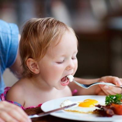 Πρέπει να πιέζω το παιδί μου να αδειάζει το πιάτο του;