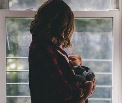 Αυτή είναι η ορμόνη που προβλέπει την επιλόχειο κατάθλιψη