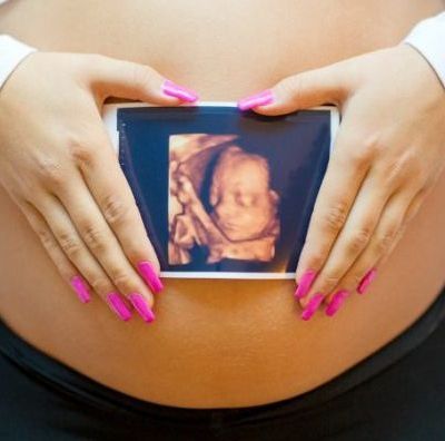 Μανικιούρ και πεντικιούρ στην εγκυμοσύνη: Είναι ασφαλές το τζελ και το ημιμόνιμο; (vid)