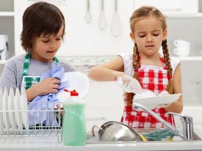 Αν θέλετε τα παιδιά σας να γίνουν επιτυχημένοι ενήλικες, μάθετε τα να σας βοηθούν στις δουλειές
