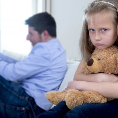 Τι σημαίνει για το παιδί να μεγαλώνει με έναν απόμακρο πατέρα;