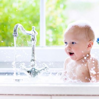 Πώς μπορεί να γίνει εύκολο το μπάνιο του νεογέννητου