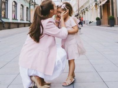 Παιδί και Κοινωνικές Κατασκευές: Τι θα γίνει εάν η κόρη σας σιχαίνεται τις φούστες και τις κούκλες;